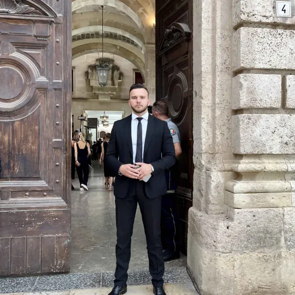 foto PORTIERATO diurno e notturno 